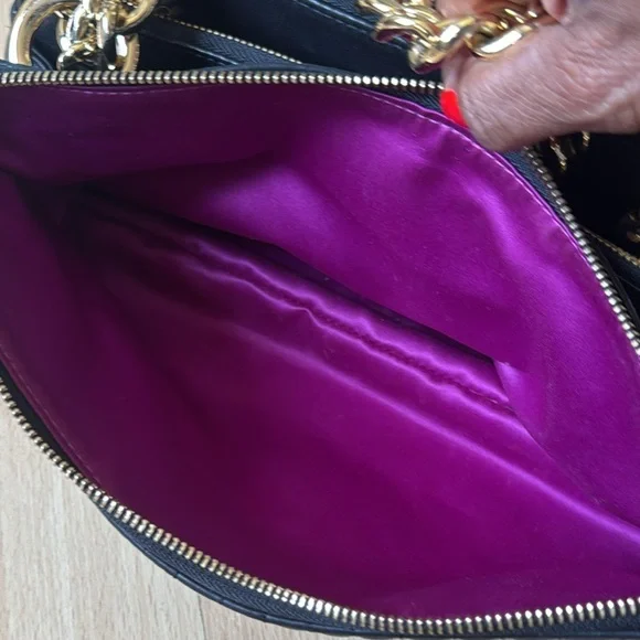 Henri Bendel Black Quilted Purse with Heavy Gold Chain - Picture 8 of 10